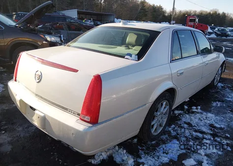 2011 Cadillac Dts Luxury Collection z USA, uszkodzony, nr VIN 1G6KD5E63BU127802